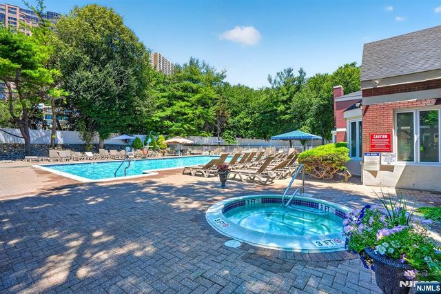 502 Livingston Court N502, Edgewater, NJ 07020