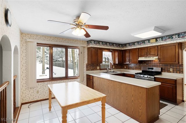 6090 Big Creek Pky, Parma Heights, OH 44130