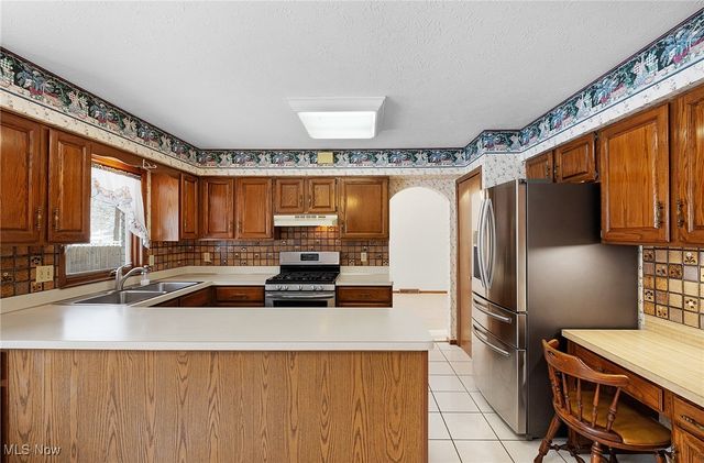 6090 Big Creek Pky, Parma Heights, OH 44130