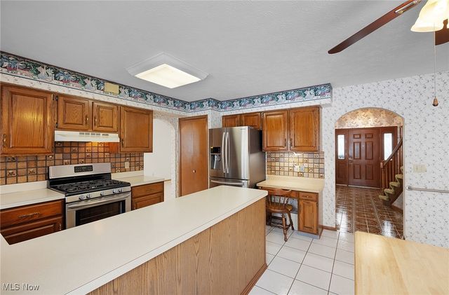 6090 Big Creek Pky, Parma Heights, OH 44130