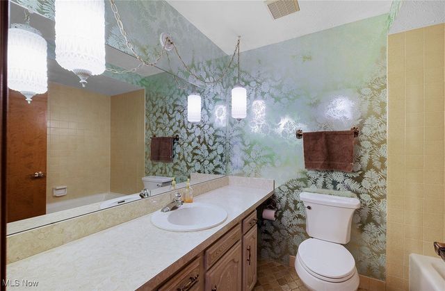 6090 Big Creek Pky, Parma Heights, OH 44130