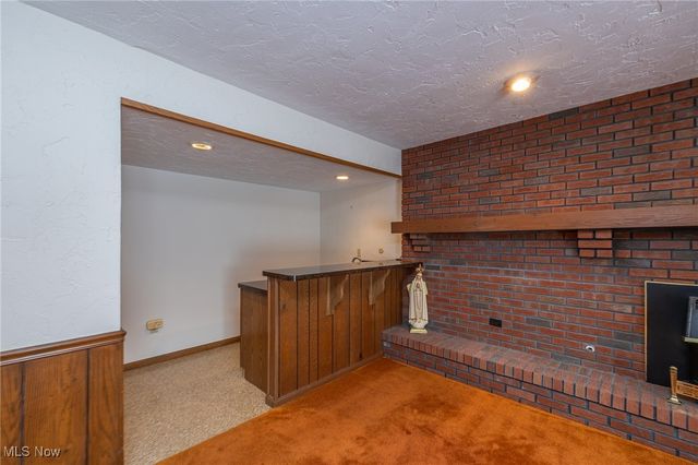 6090 Big Creek Pky, Parma Heights, OH 44130