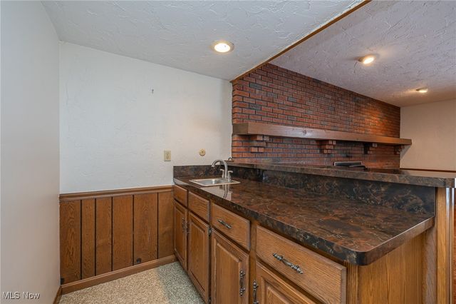 6090 Big Creek Pky, Parma Heights, OH 44130