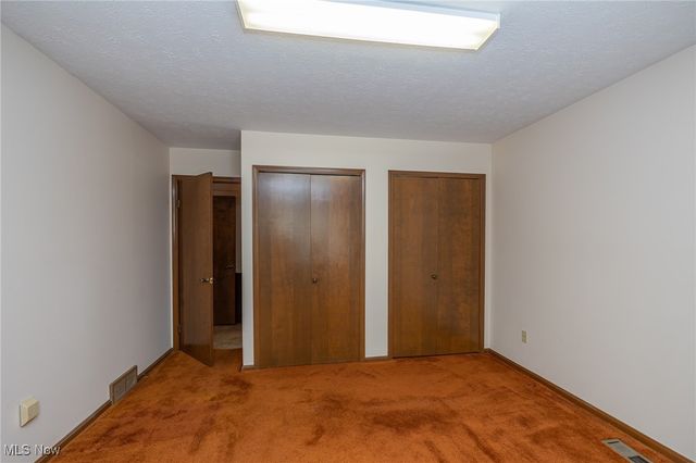 6090 Big Creek Pky, Parma Heights, OH 44130