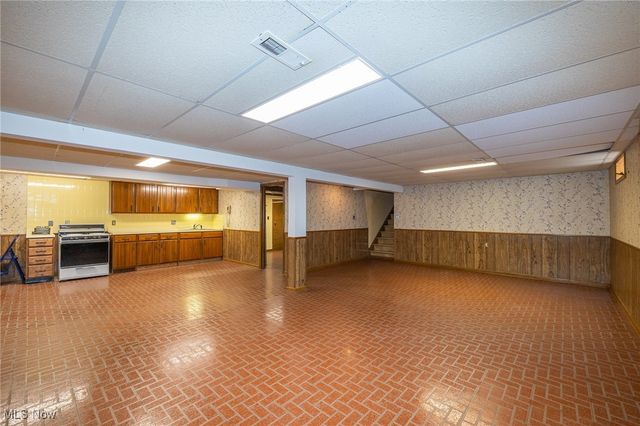 6090 Big Creek Pky, Parma Heights, OH 44130