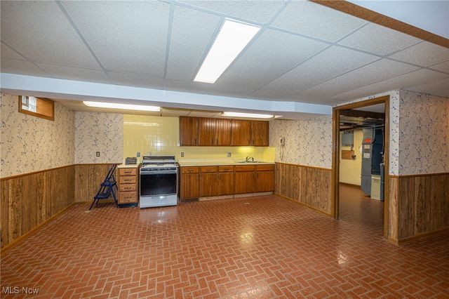 6090 Big Creek Pky, Parma Heights, OH 44130