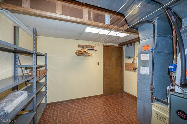 6090 Big Creek Pky, Parma Heights, OH 44130