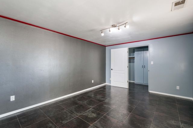 1528 55th Street NW, Albuquerque, NM 87105