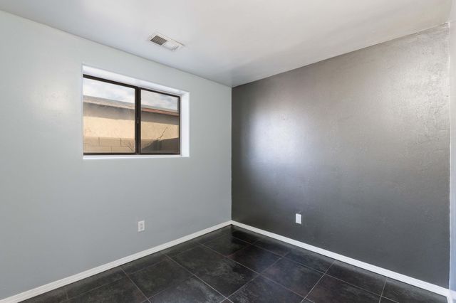 1528 55th Street NW, Albuquerque, NM 87105