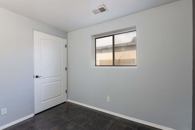 1528 55th Street NW, Albuquerque, NM 87105