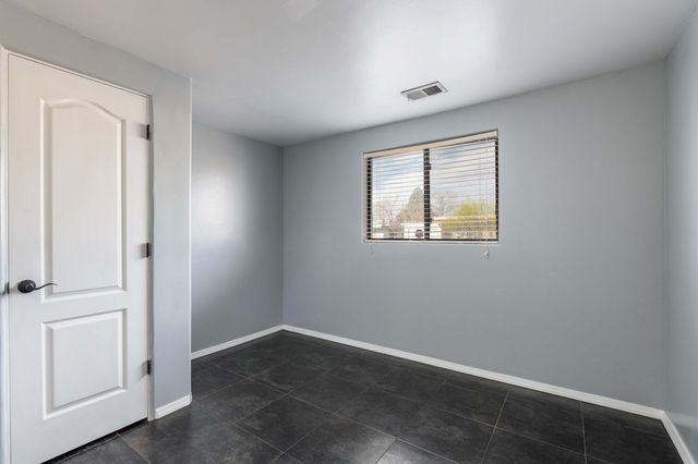1528 55th Street NW, Albuquerque, NM 87105