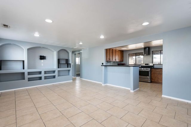 1528 55th Street NW, Albuquerque, NM 87105