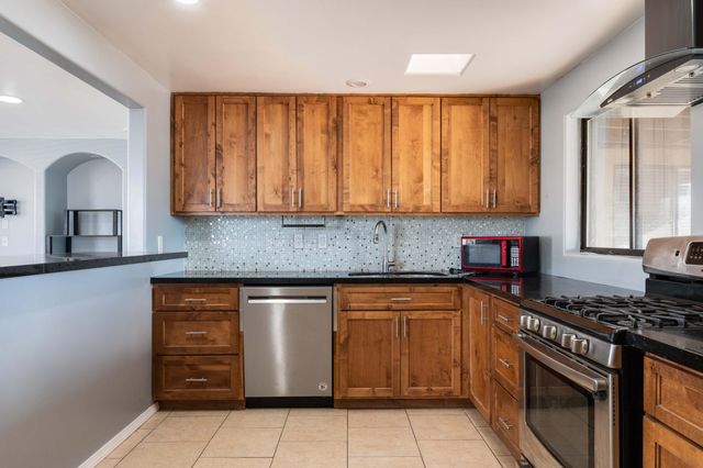 1528 55th Street NW, Albuquerque, NM 87105