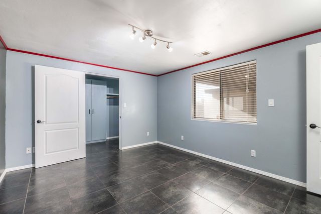 1528 55th Street NW, Albuquerque, NM 87105