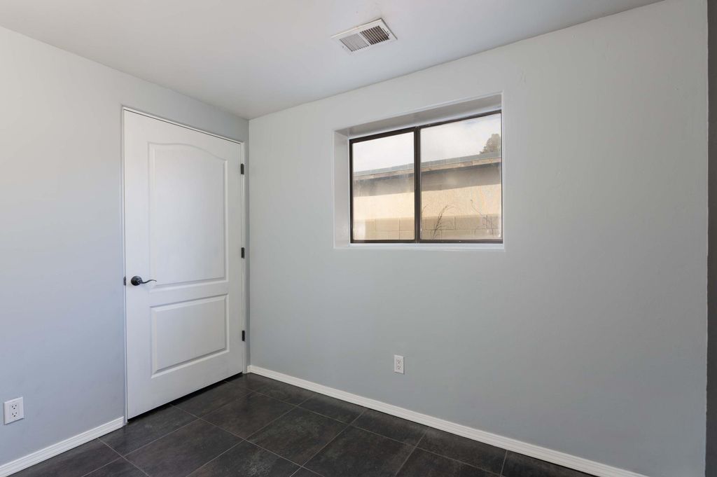 Image 15 of property listing at 1528 55th Street NW, Albuquerque, NM 87105