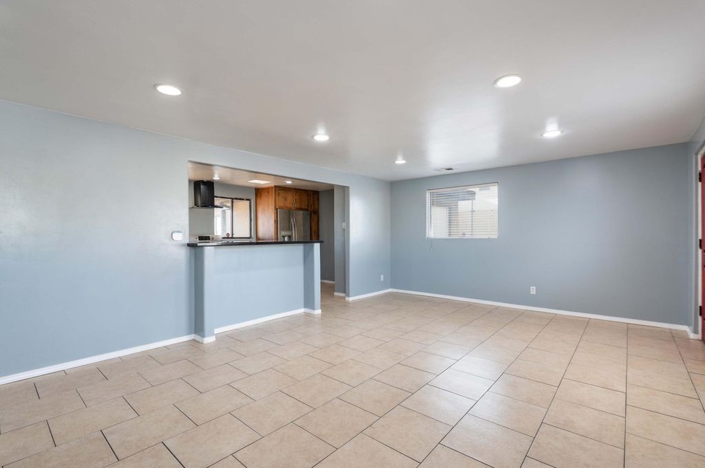 Image 4 of property listing at 1528 55th Street NW, Albuquerque, NM 87105