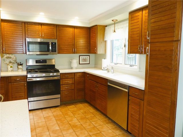 2 Shingle Mill Road, Irondequoit, NY 14609