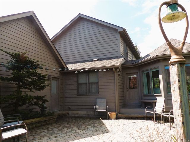 2 Shingle Mill Road, Irondequoit, NY 14609