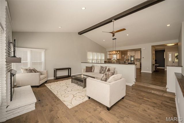 14316 Willow Spring Hill Drive, St Louis, MO 63017