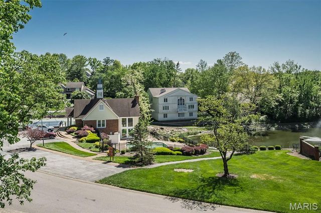 14316 Willow Spring Hill Drive, St Louis, MO 63017