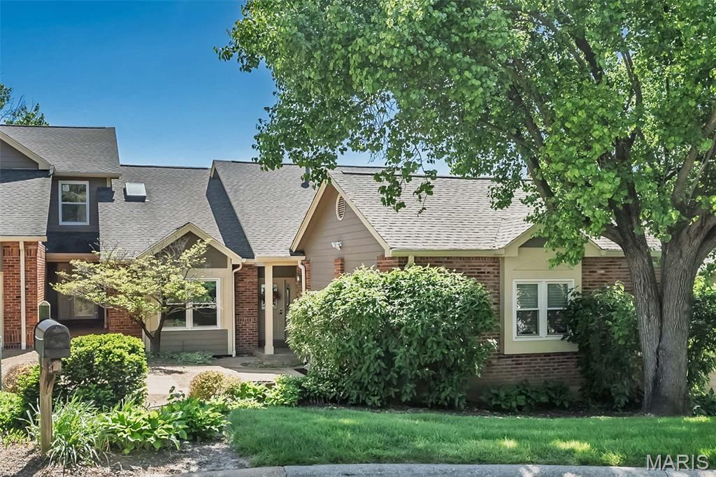 14316 Willow Spring Hill Drive, St Louis, MO 63017