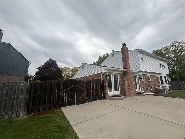 38647 Meeting House Lane, Livonia, MI 48154