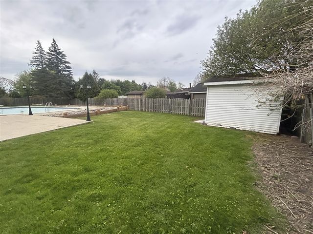 38647 Meeting House Lane, Livonia, MI 48154