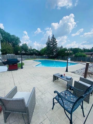 38647 Meeting House Lane, Livonia, MI 48154