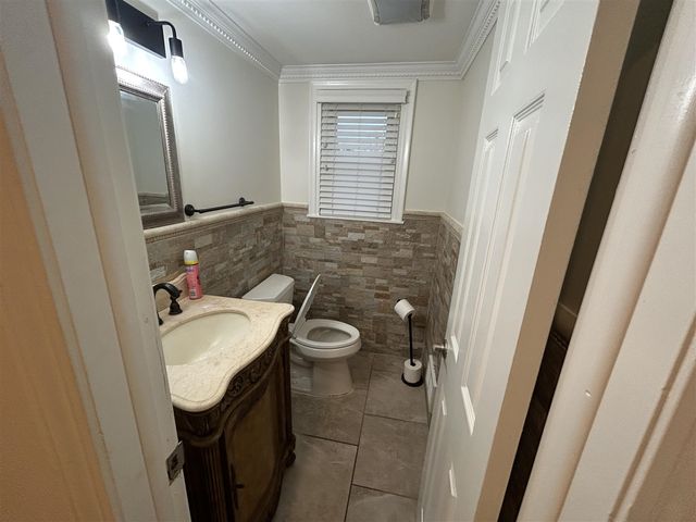 38647 Meeting House Lane, Livonia, MI 48154