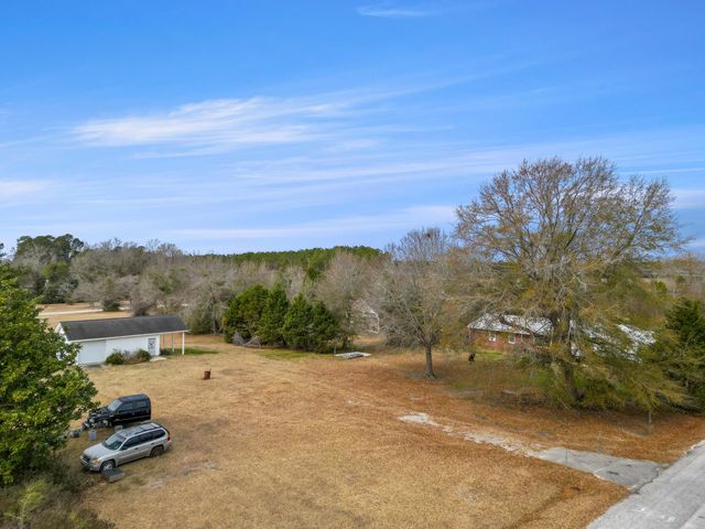 3813 W Marion St., Mullins, SC 29574