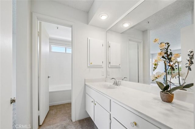 1995 Las Colinas Circle 307, Corona, CA 92879