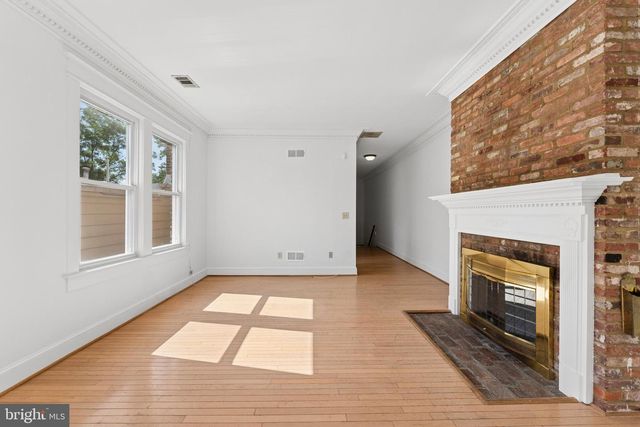 916 EAST CAPITOL ST NE, Washington, DC 20003