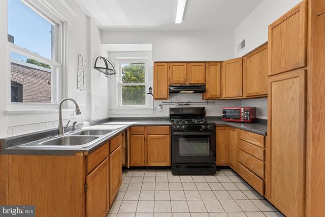 916 EAST CAPITOL ST NE, Washington, DC 20003