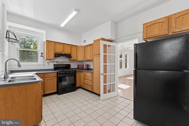 916 EAST CAPITOL ST NE, Washington, DC 20003