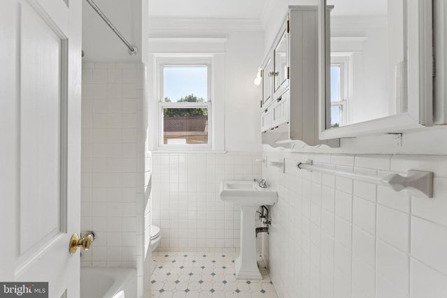 916 EAST CAPITOL ST NE, Washington, DC 20003