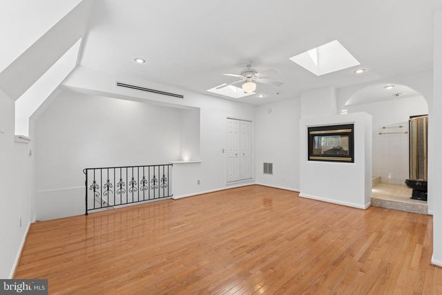 916 EAST CAPITOL ST NE, Washington, DC 20003