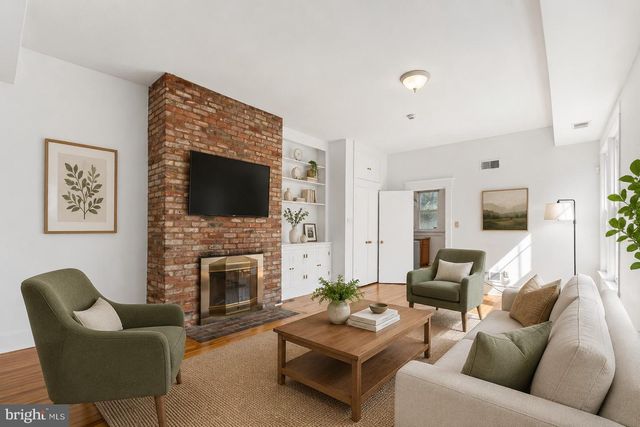 916 EAST CAPITOL ST NE, Washington, DC 20003