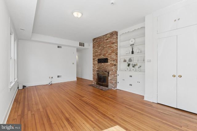 916 EAST CAPITOL ST NE, Washington, DC 20003