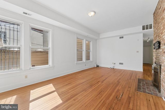 916 EAST CAPITOL ST NE, Washington, DC 20003