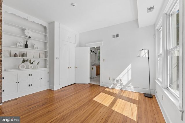 916 EAST CAPITOL ST NE, Washington, DC 20003