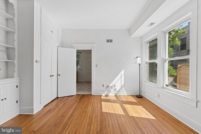 916 EAST CAPITOL ST NE, Washington, DC 20003