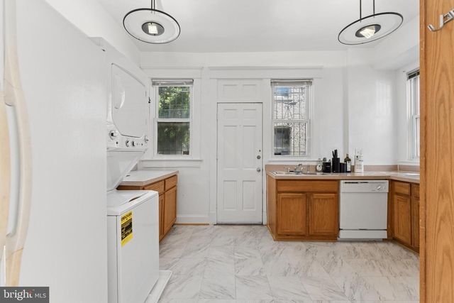 916 EAST CAPITOL ST NE, Washington, DC 20003