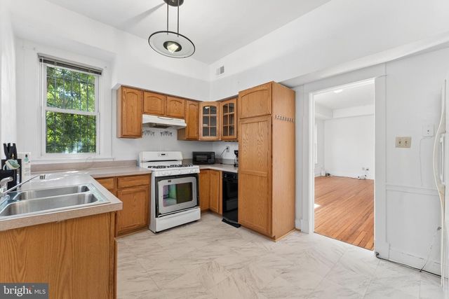 916 EAST CAPITOL ST NE, Washington, DC 20003