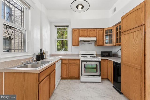 916 EAST CAPITOL ST NE, Washington, DC 20003