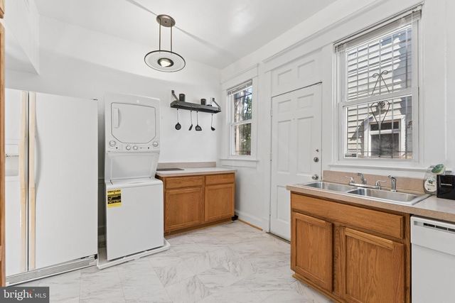 916 EAST CAPITOL ST NE, Washington, DC 20003