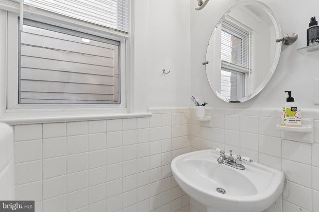 916 EAST CAPITOL ST NE, Washington, DC 20003