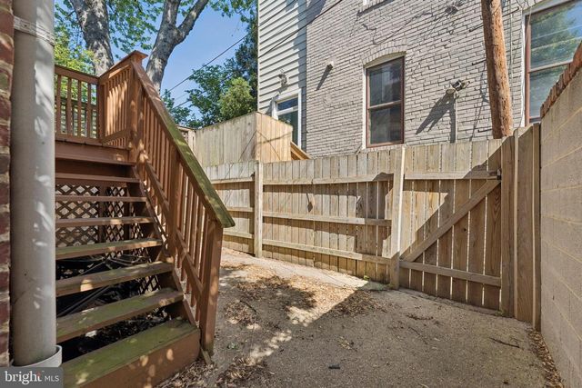 916 EAST CAPITOL ST NE, Washington, DC 20003