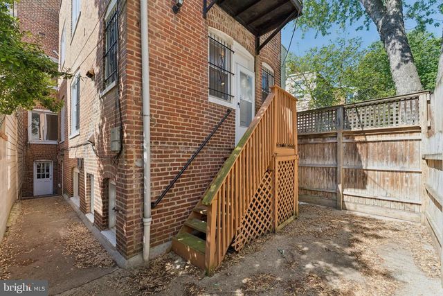 916 EAST CAPITOL ST NE, Washington, DC 20003