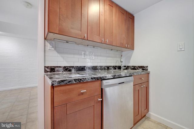 916 EAST CAPITOL ST NE, Washington, DC 20003