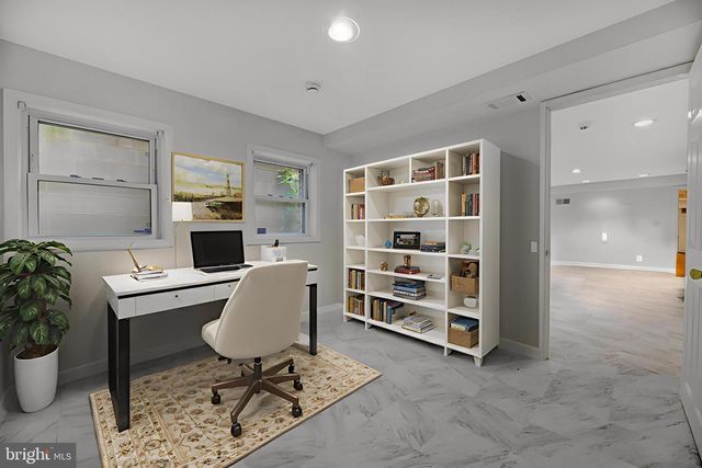 916 EAST CAPITOL ST NE, Washington, DC 20003
